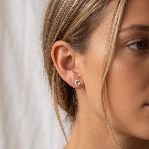 Anting Tindik Bulan