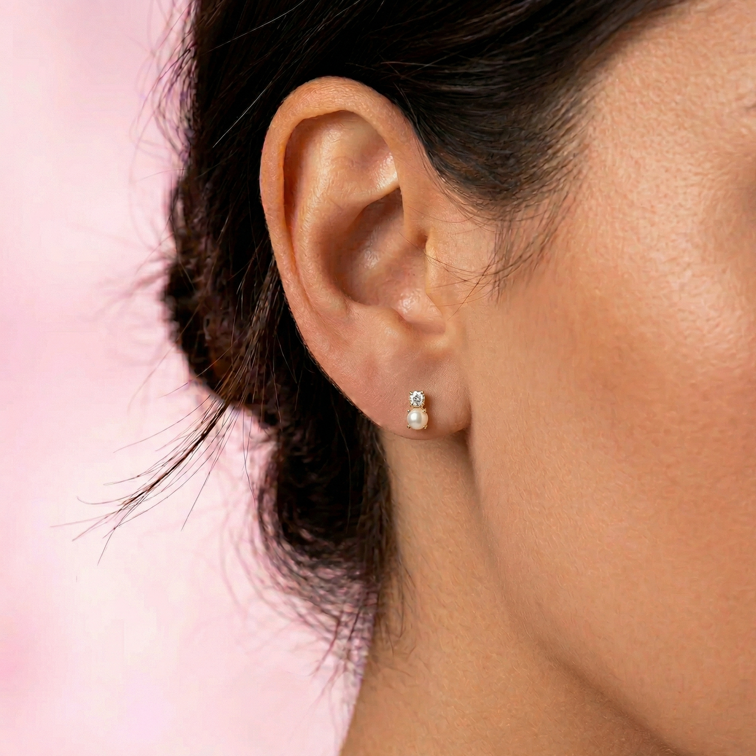 Pendiente de perla con respaldo plano de oro macizo de 14K y circonita cúbica