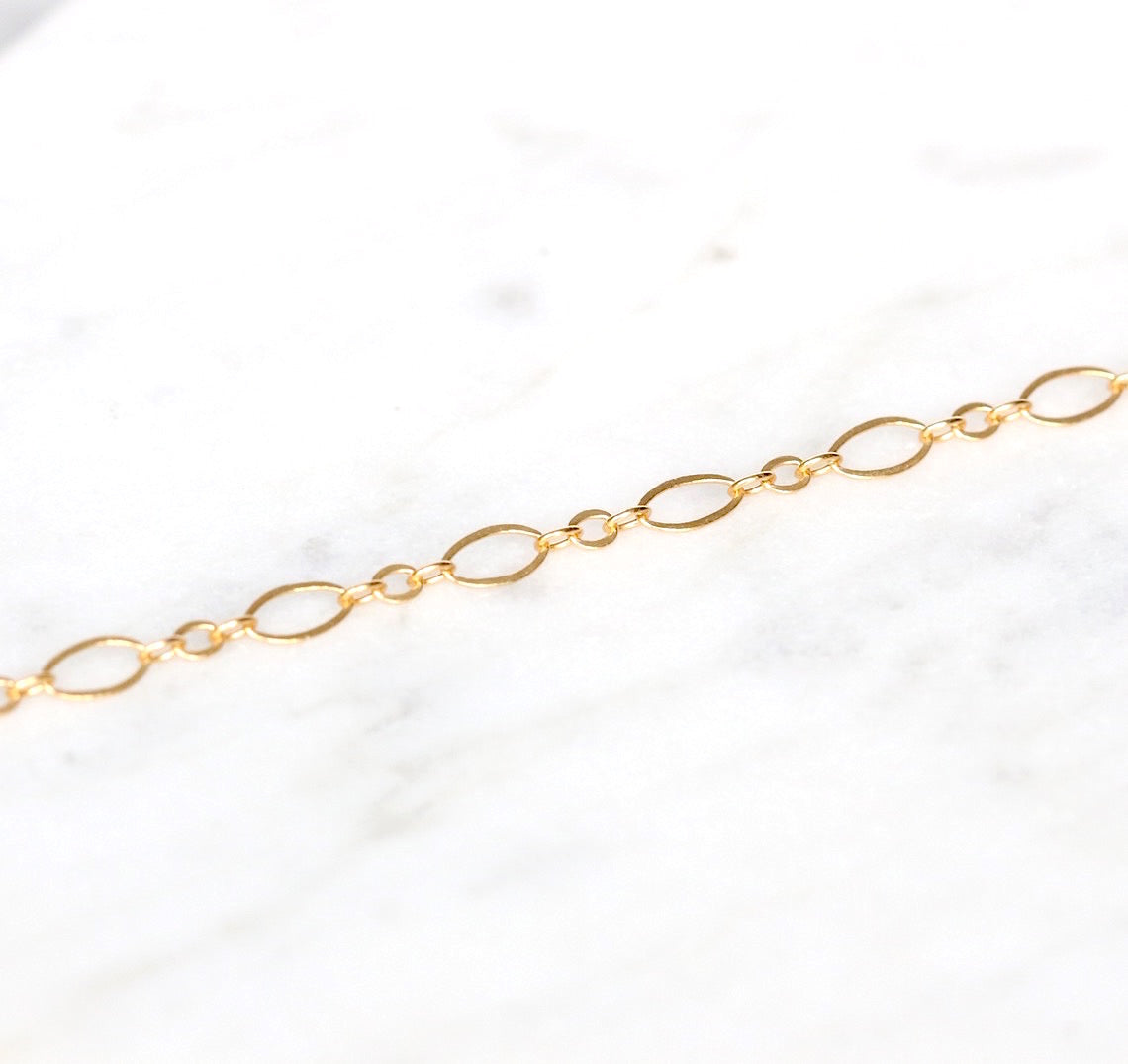 Sleek Chain Gold Choker