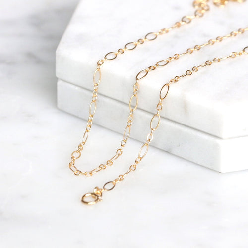 Sleek Chain Gold Choker