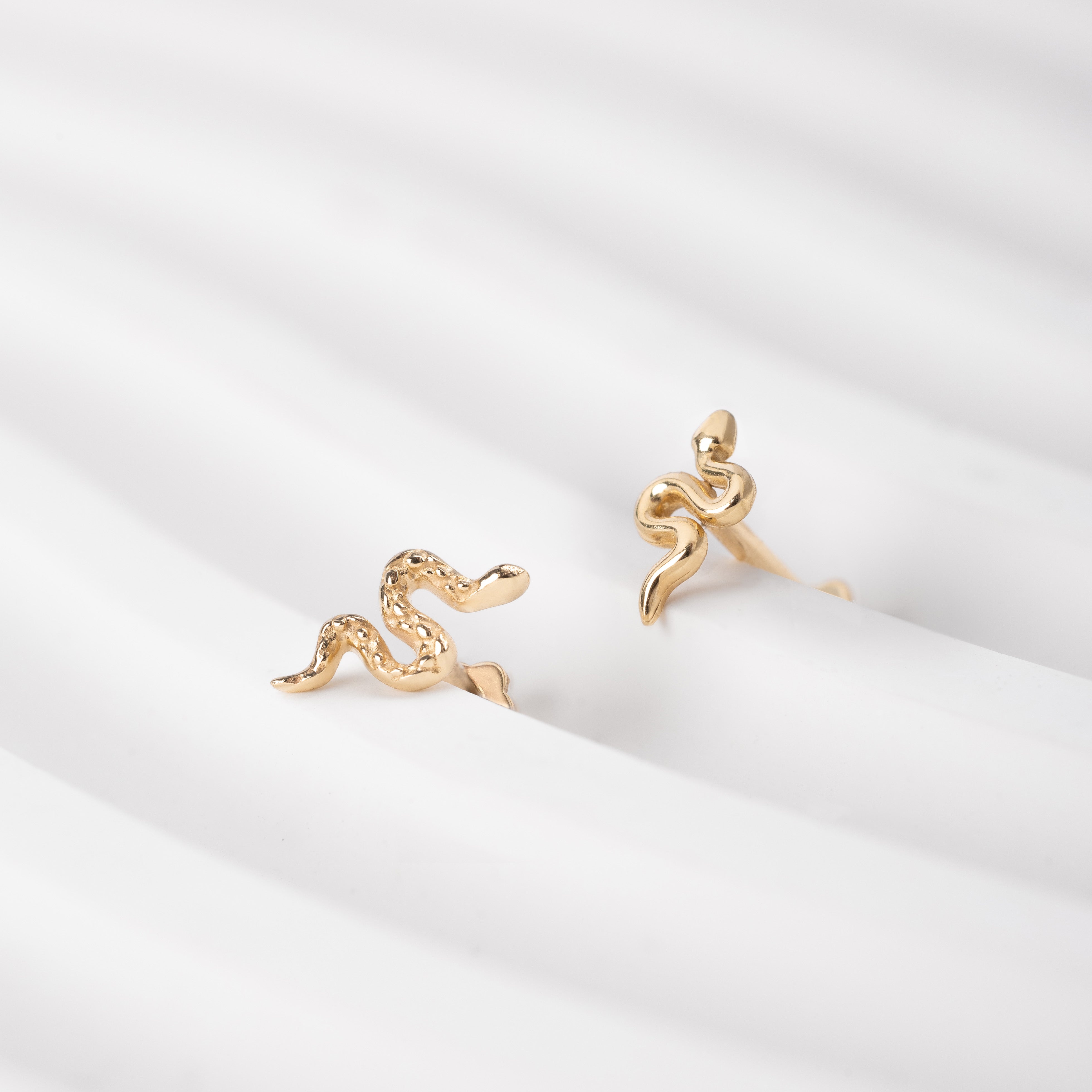 14K Gold- 18g/16g 6 Prong CZ Set Labret – Pico Body Jewelry