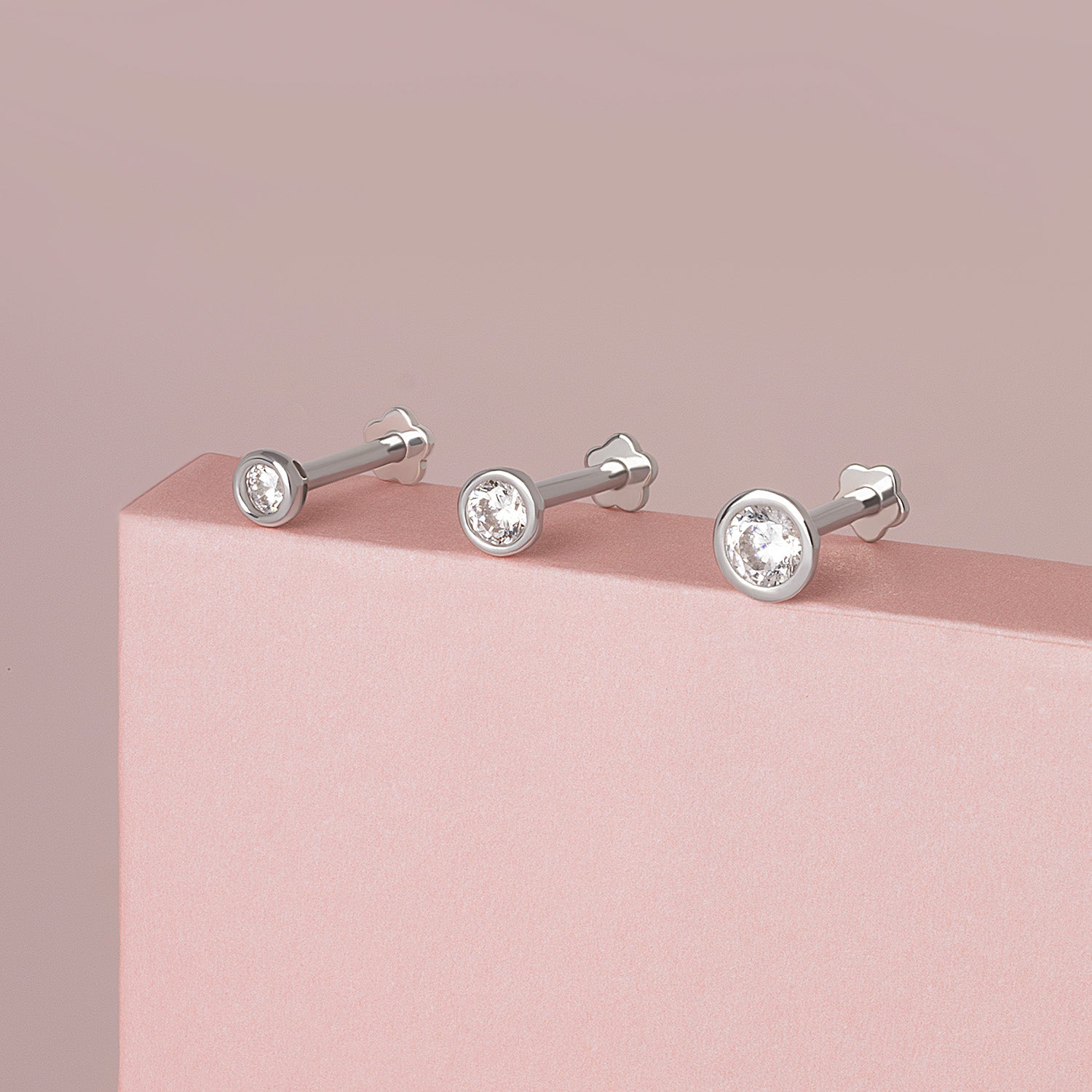 14k Solid Gold Mini lunette filetée Labret 2,5 mm