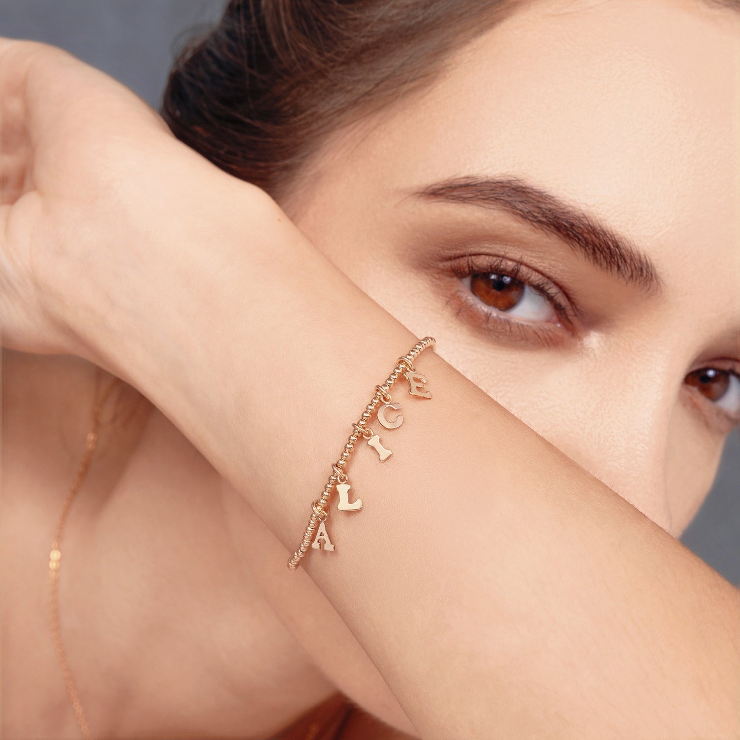 パーソナライズされた文字ブレスレット