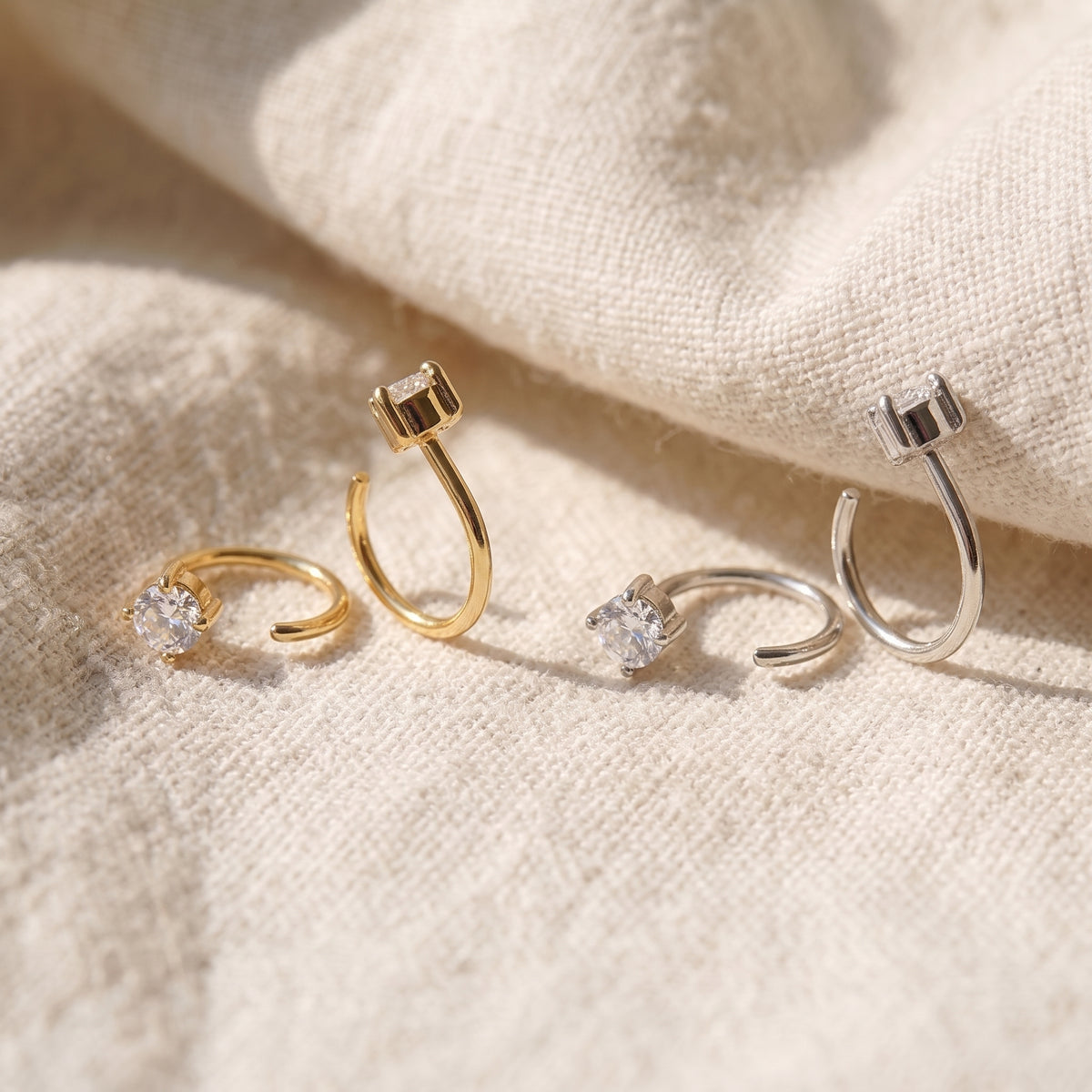 Anting Huggies Terbuka Berkilau