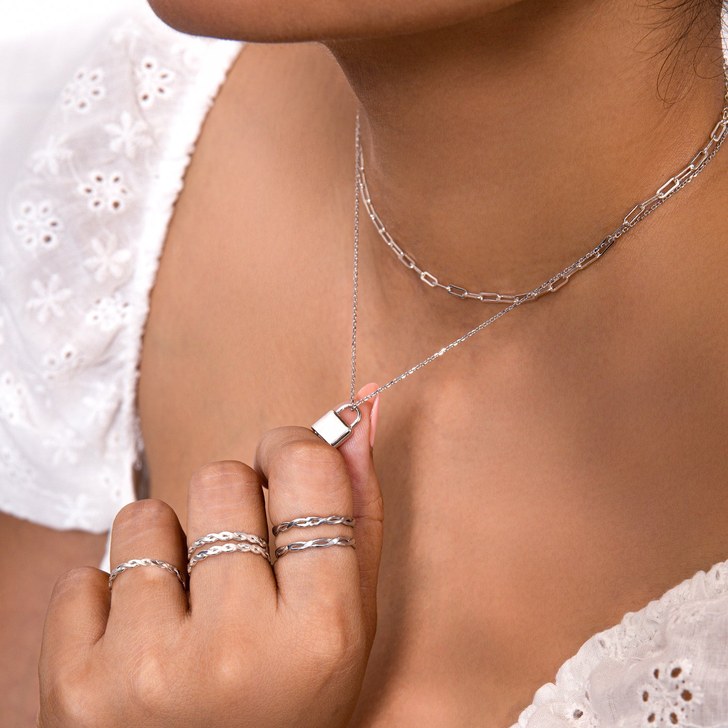 Naszyjnik choker z łańcuszkiem z spinaczy do papieru