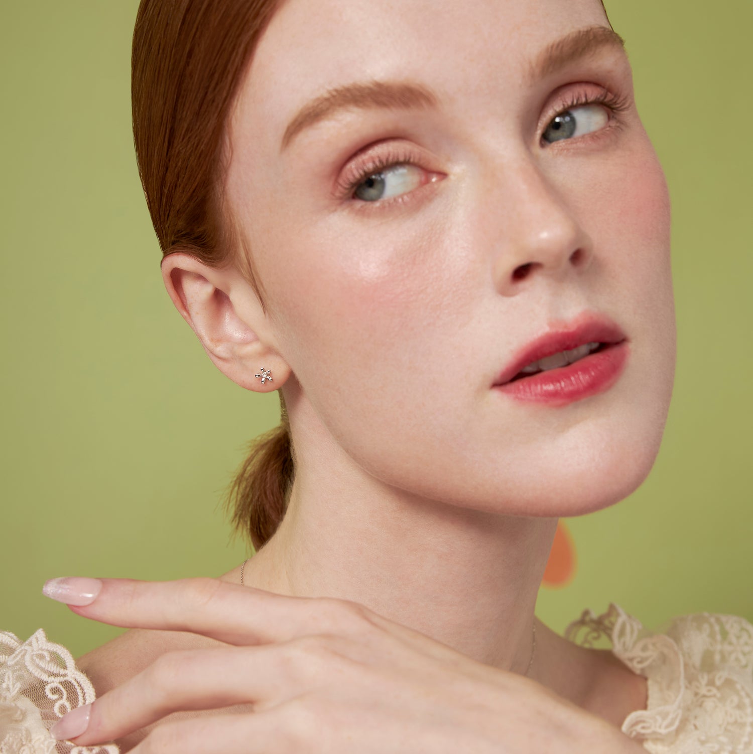 Color:White Gold
Option:Single
Option:Pair