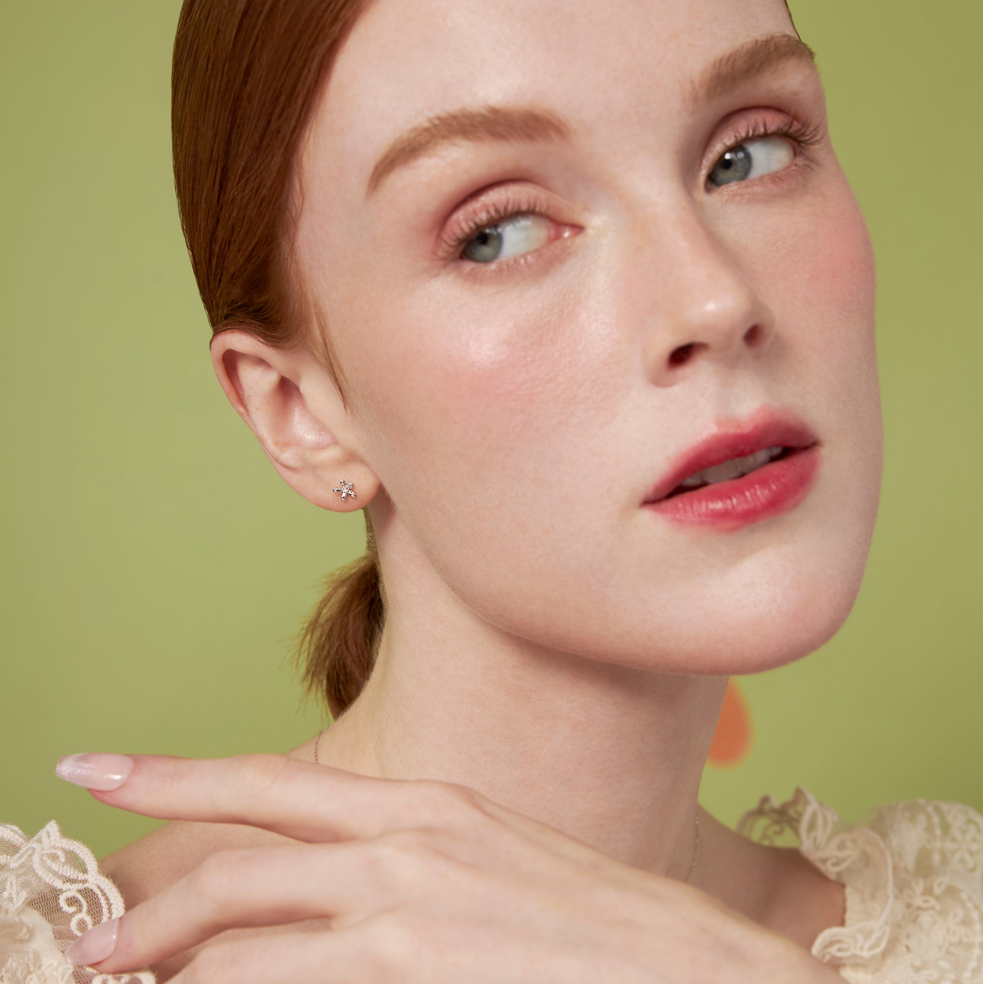 Color:White Gold
Option:Single
Option:Pair