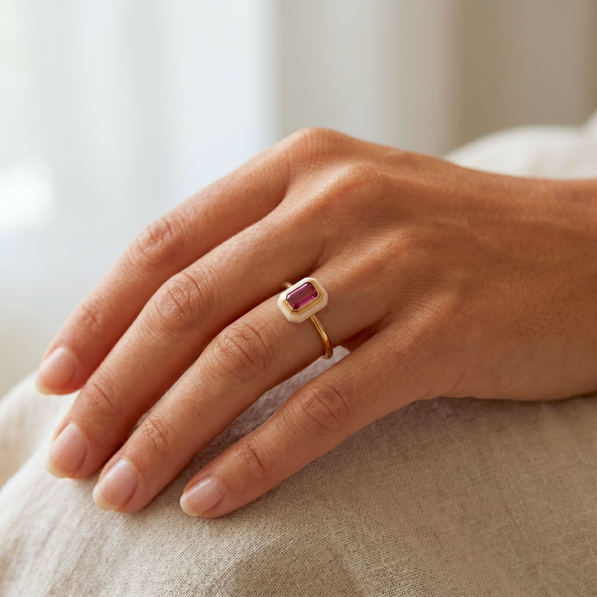 Cincin Emas Ruby Bedazzle