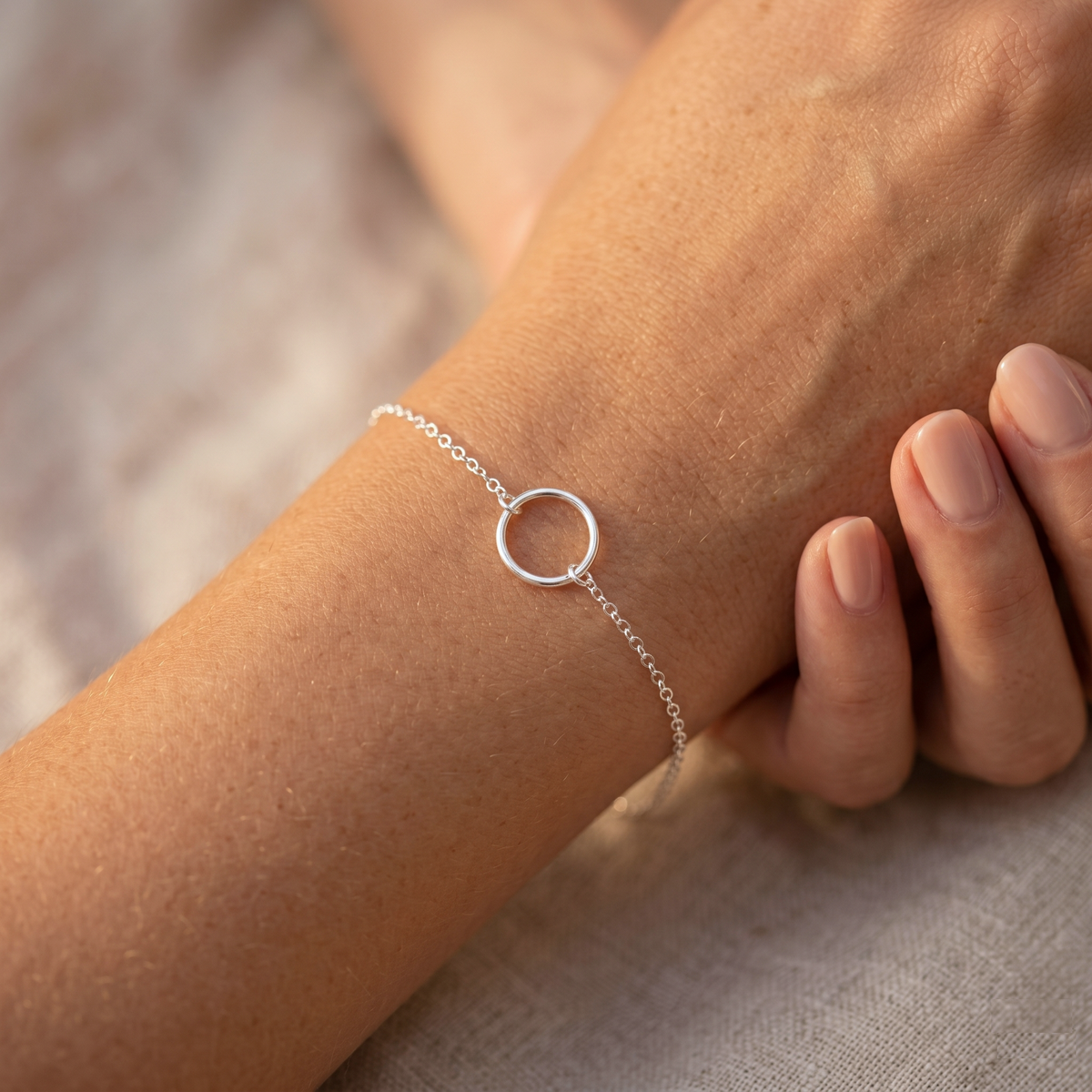 Minimal Circle Bracelet – J&CO Jewellery