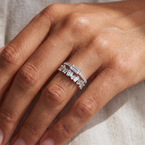 Oro de anillo de baguette mínimo
