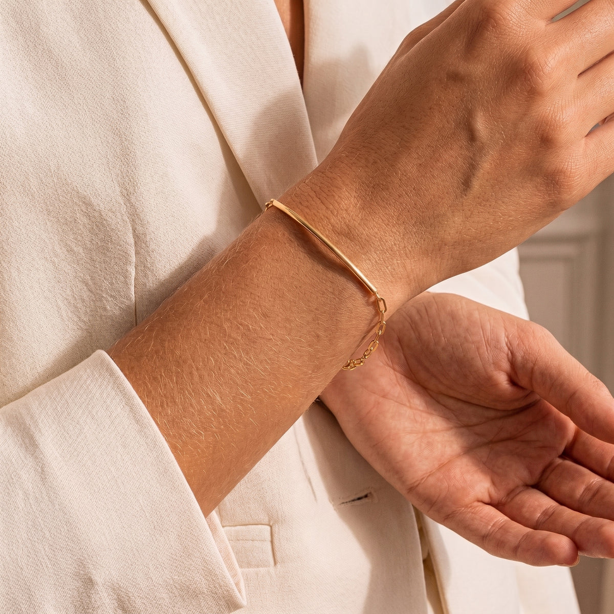 Curve Bar Link Chain Bracelet