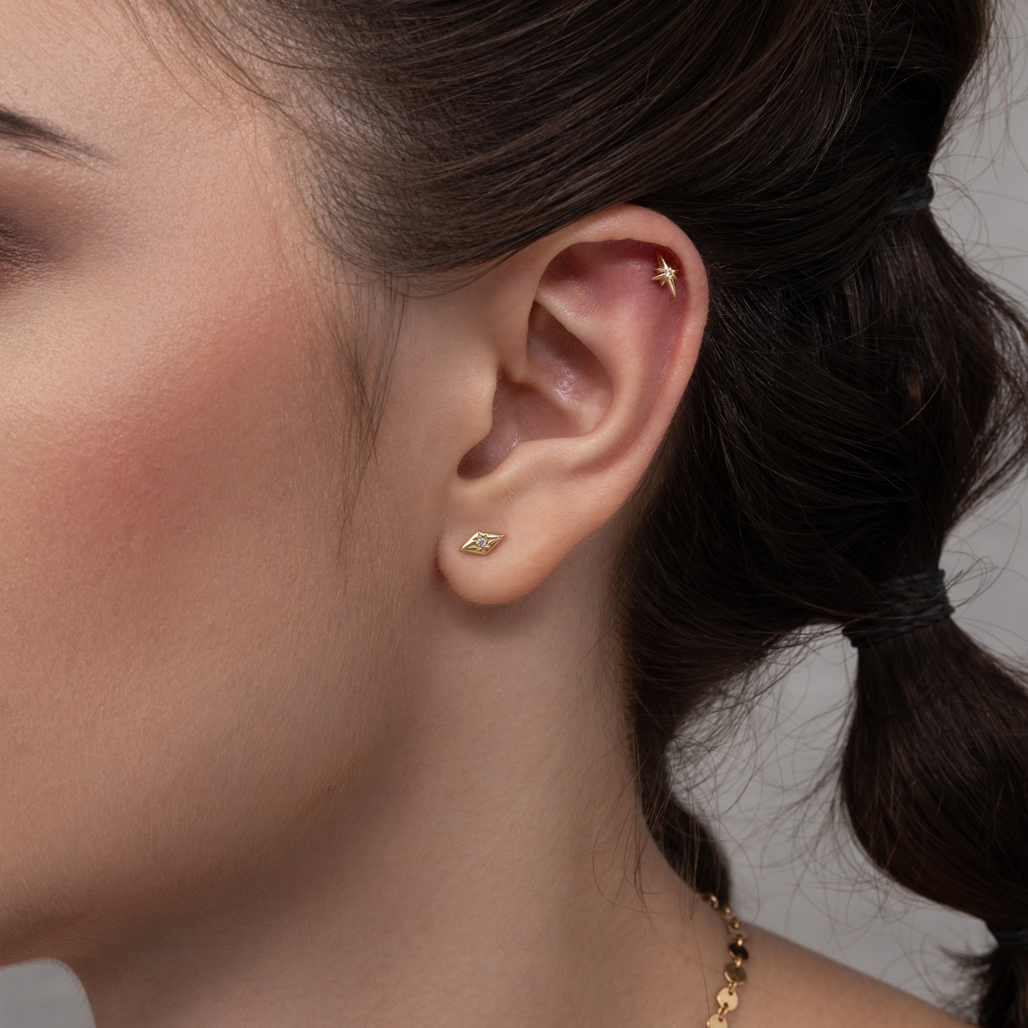 Color:Yellow Gold
Option:Single
Option:Pair