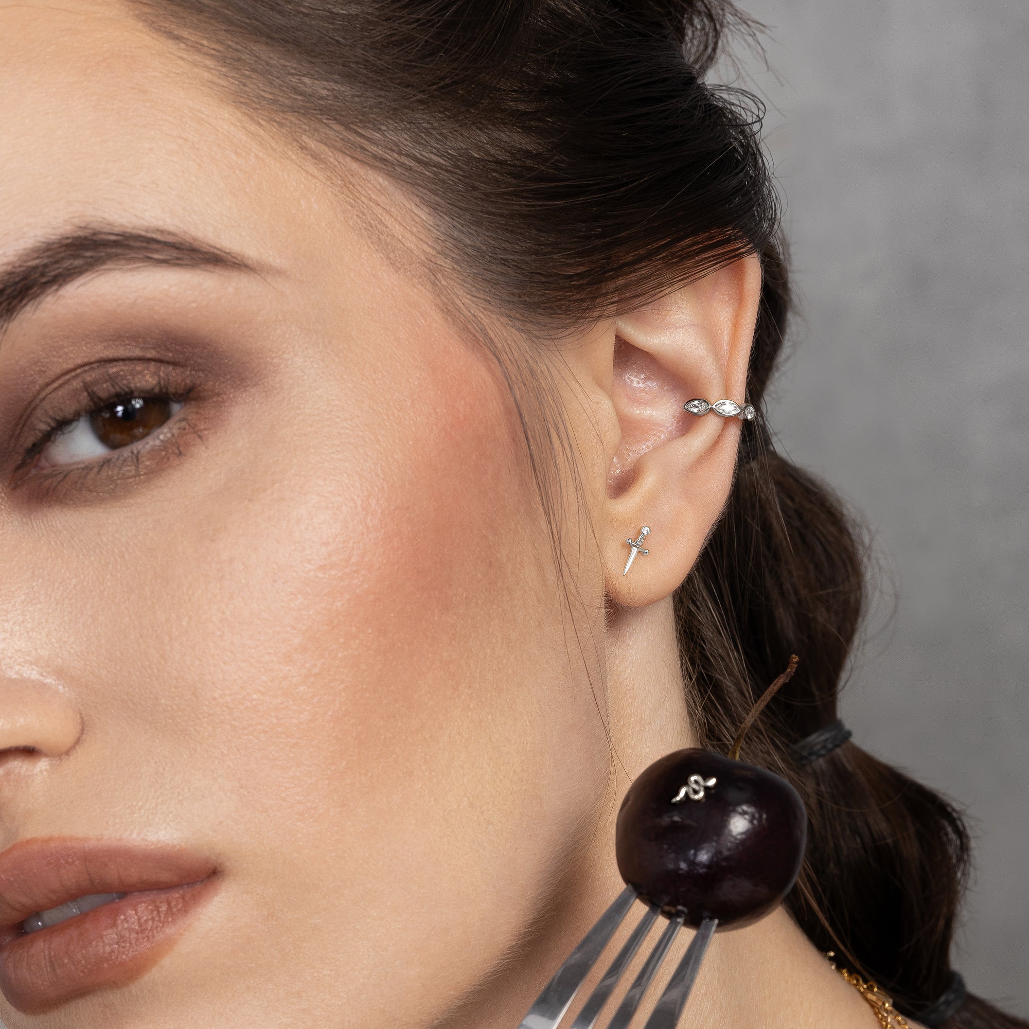 Color:White Gold
Option:Single
Option:Pair