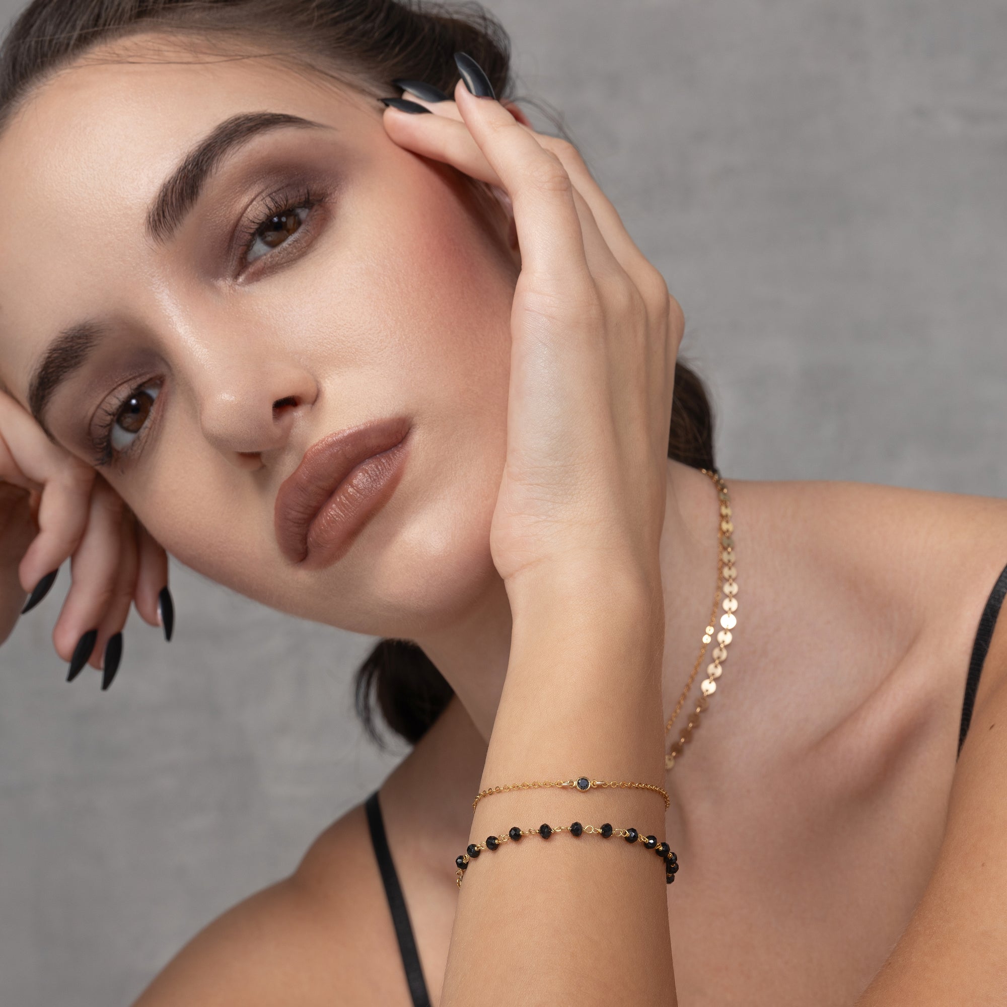 Gelang Bezel Hitam Berkilau