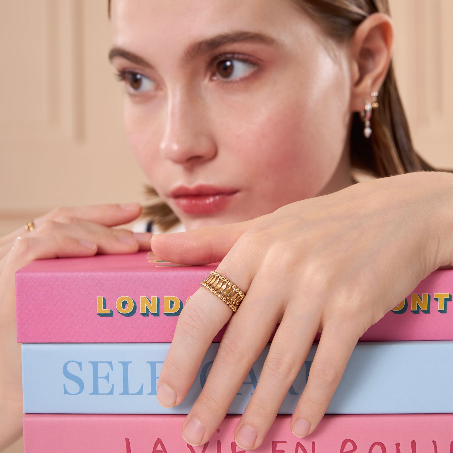 Colonnade Golden Band Ring