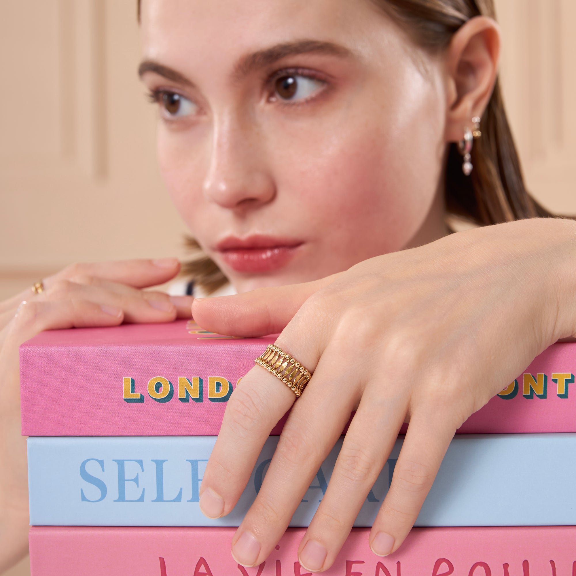 Colonnade Golden Band Ring