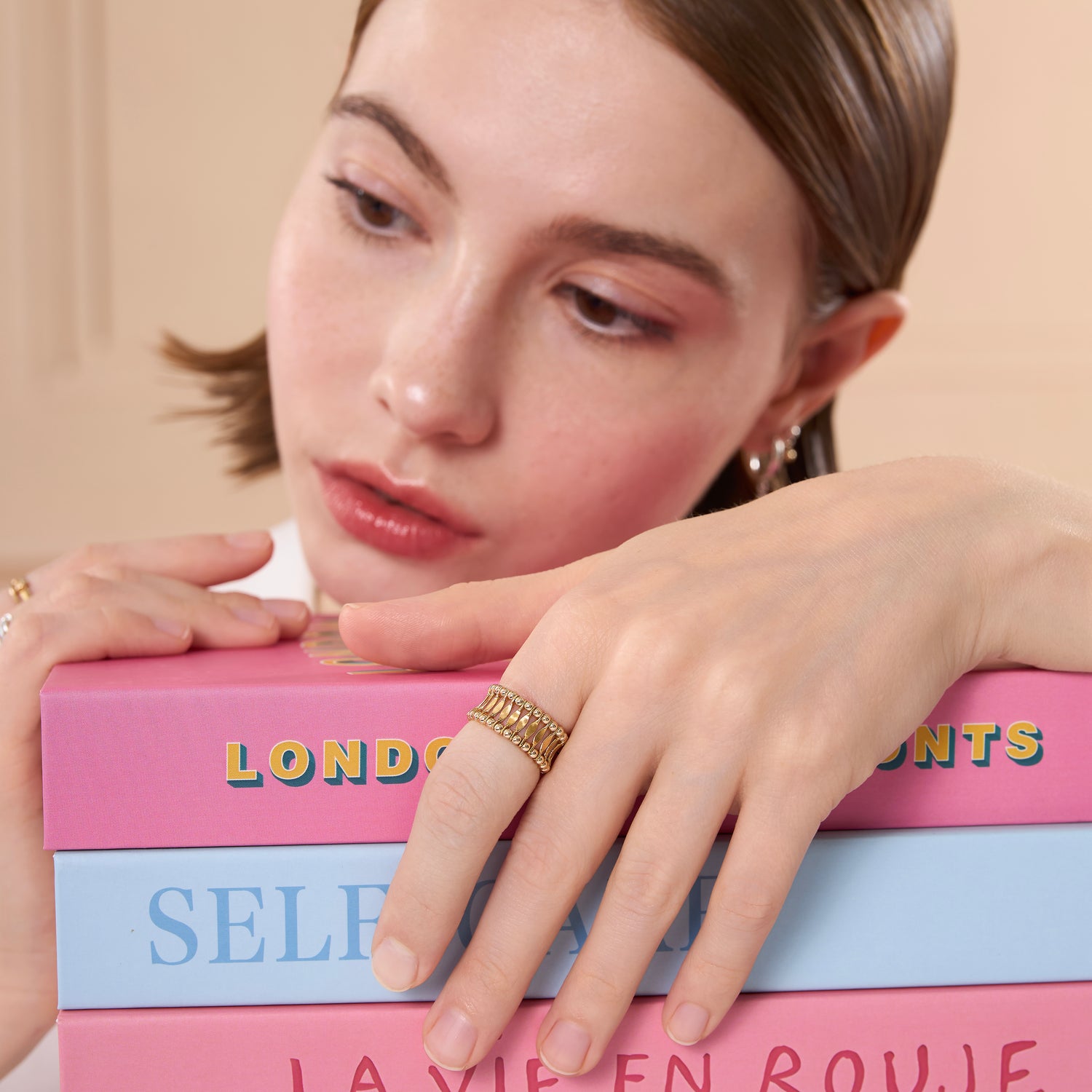 Colonnade Golden Band Ring