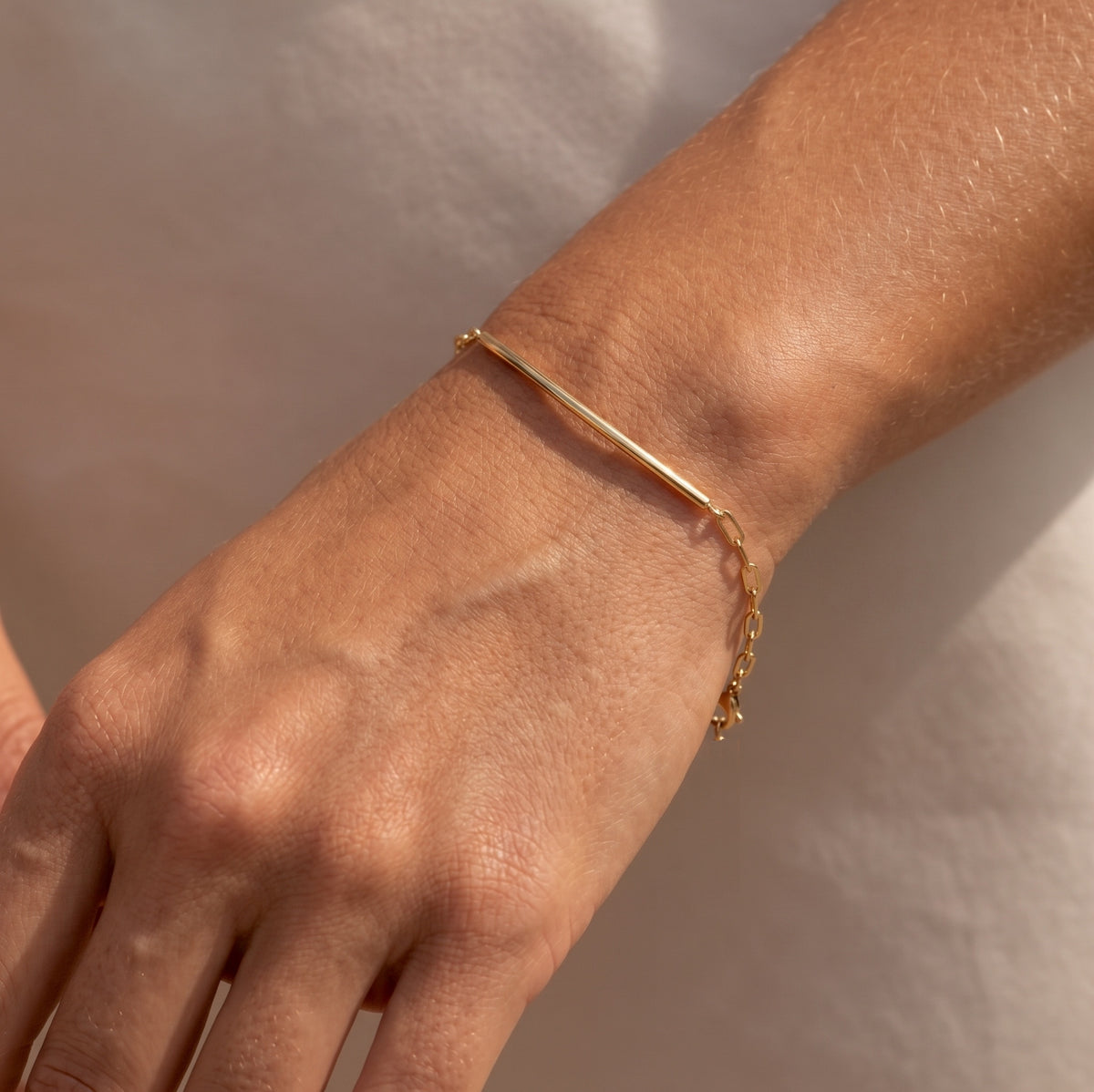Curve Bar Link Chain Bracelet