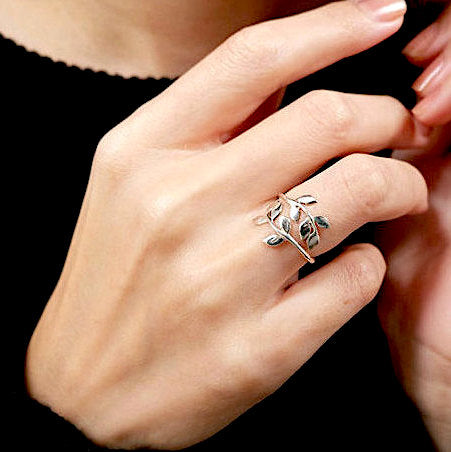 Pierścień z liści winorośli