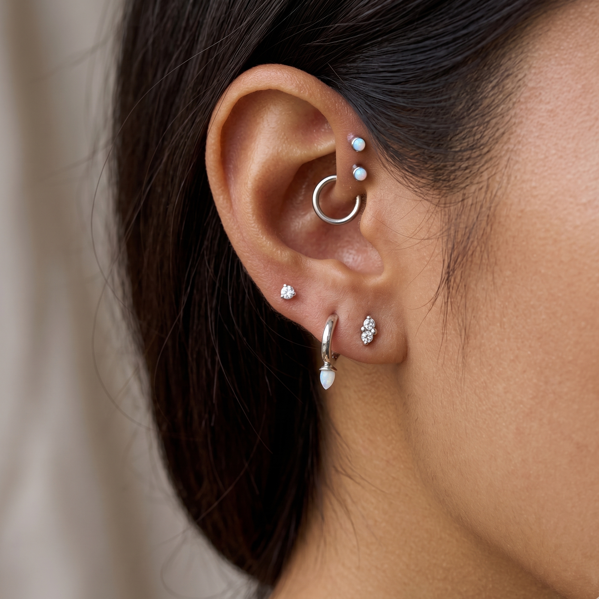 Pendientes de Huggie Opal Bullet