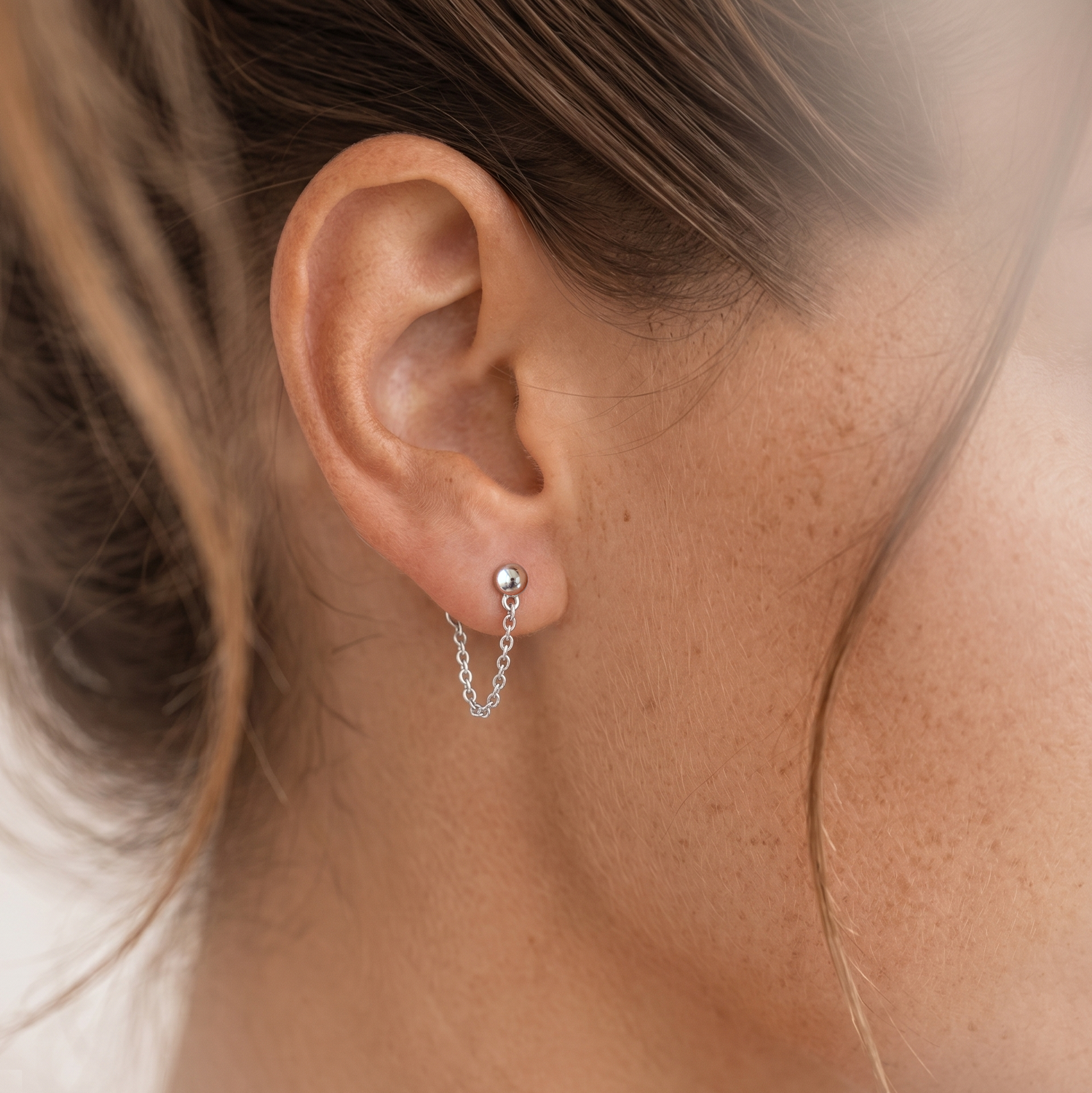 Boucles d'oreilles clous en chaîne à billes en or blanc 14K