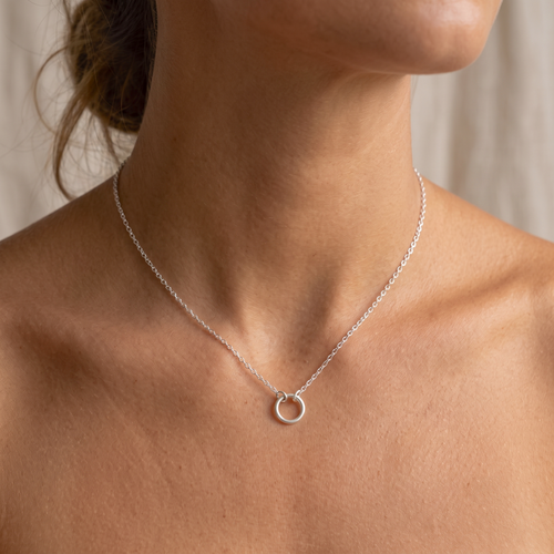 Minimal Circle Necklace