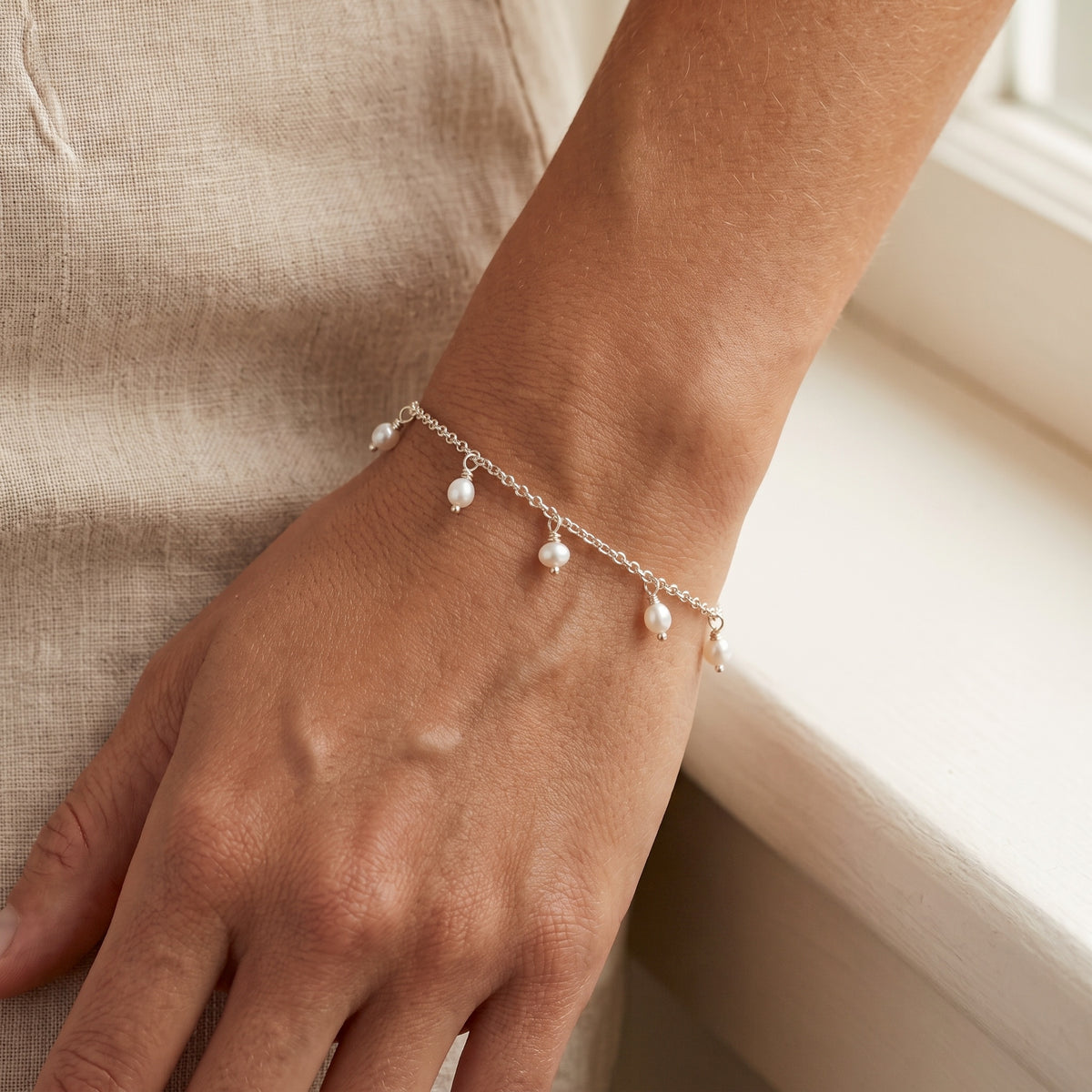 Tiny Pearly Rolo Chain Bracelet