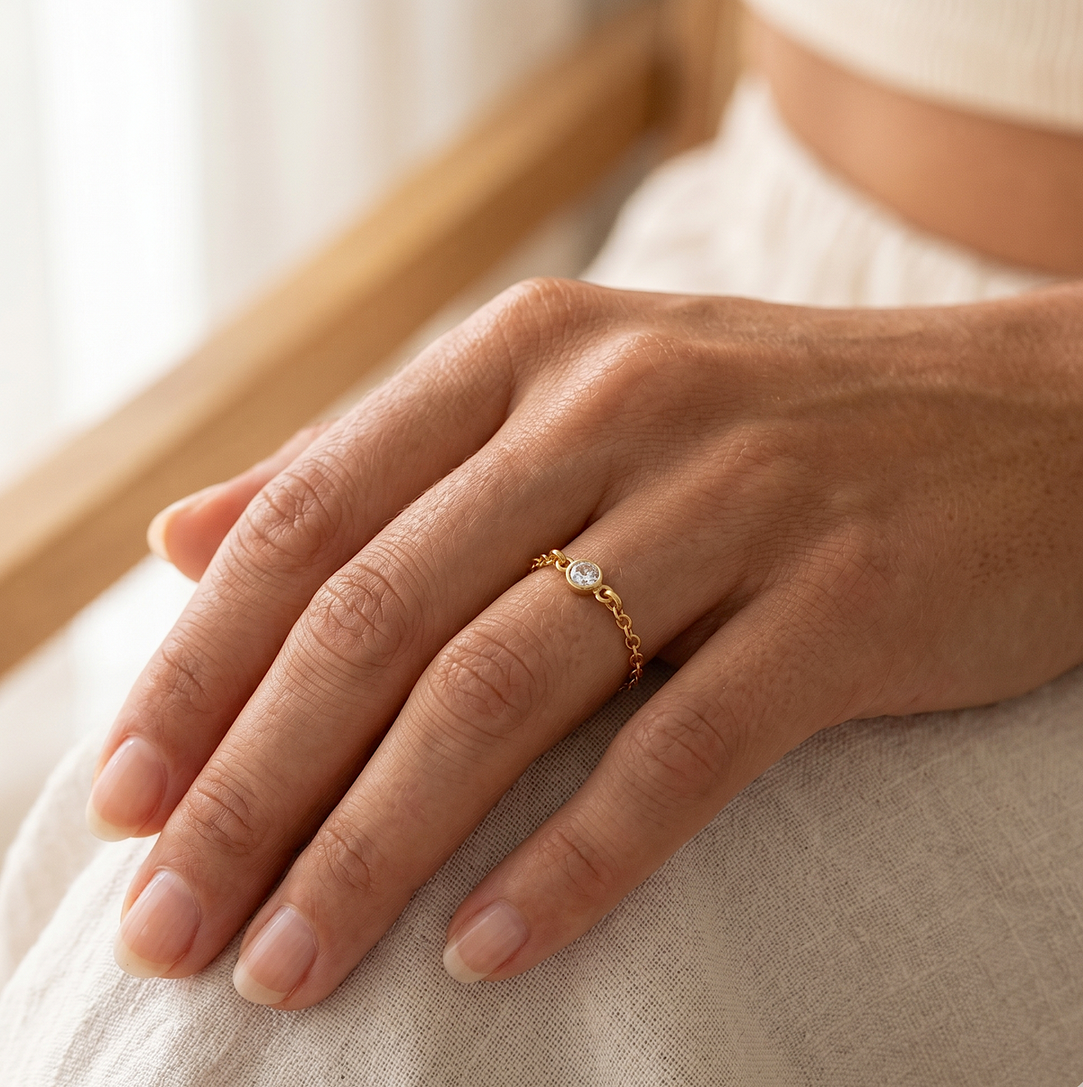 Cincin Bezel Jernih Rantai Mini