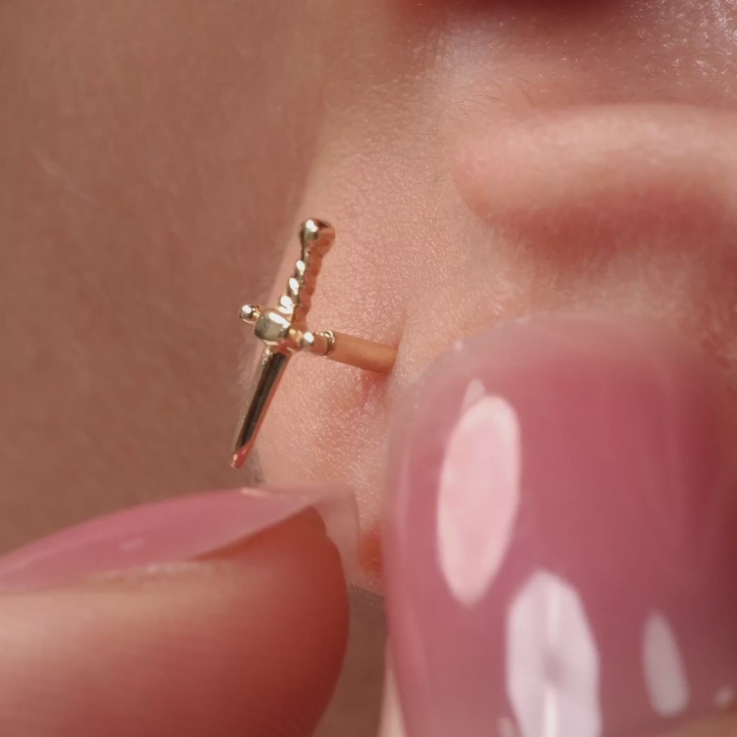 Color:Yellow Gold
Option:Single
Option:Pair