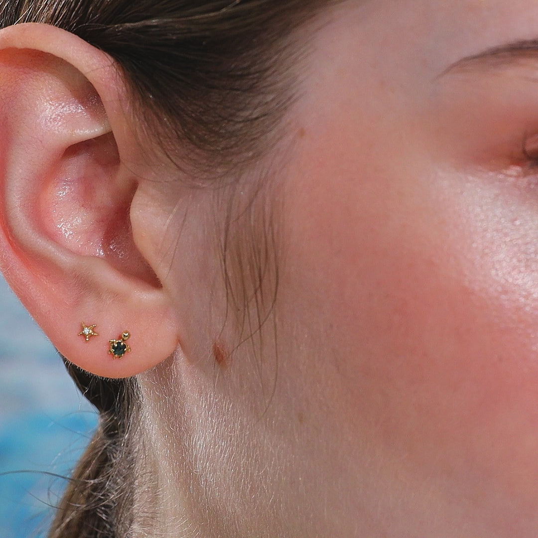 Color:Yellow Gold
Option:Single
Option:Pair