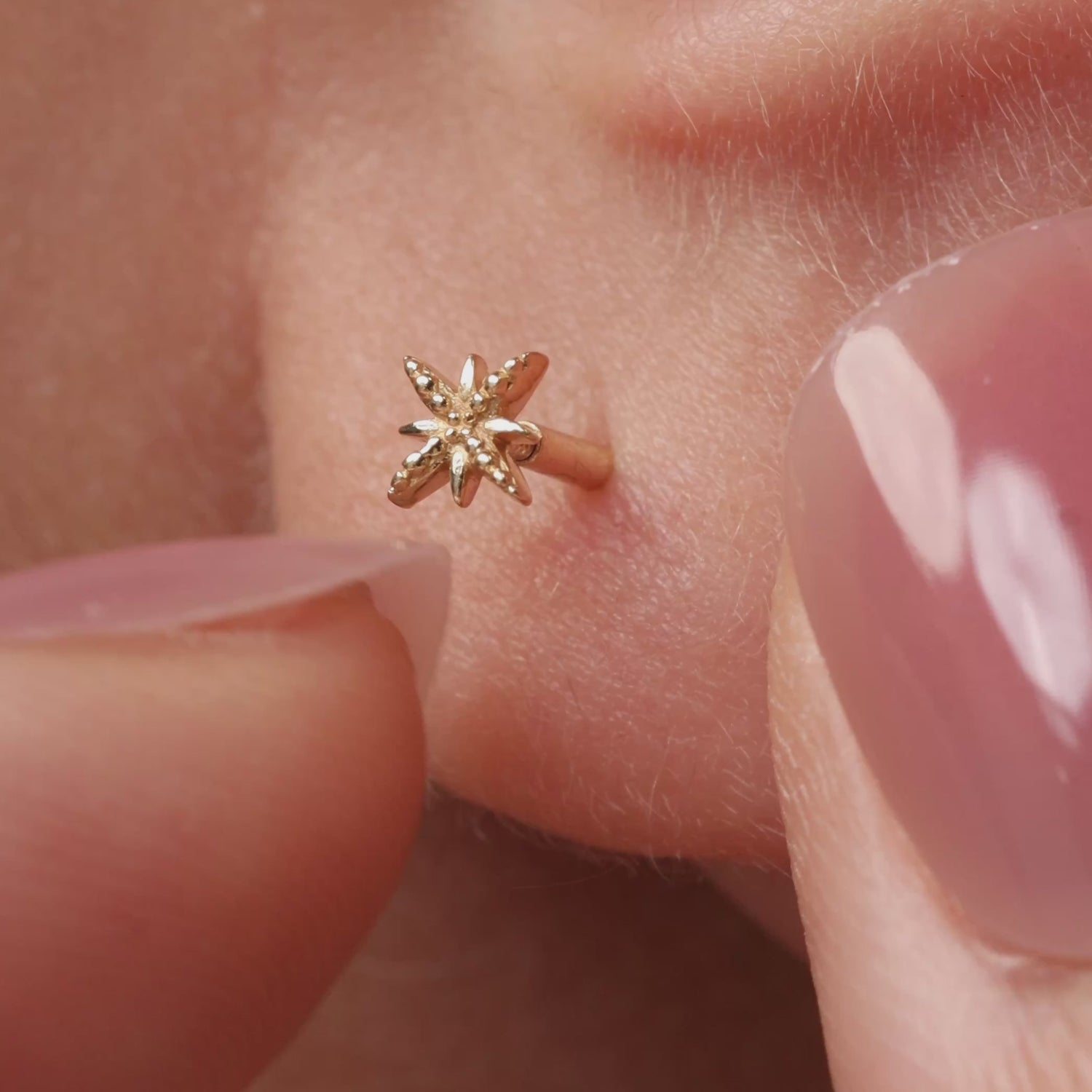 Color:Yellow Gold
Option:Single
Option:Pair