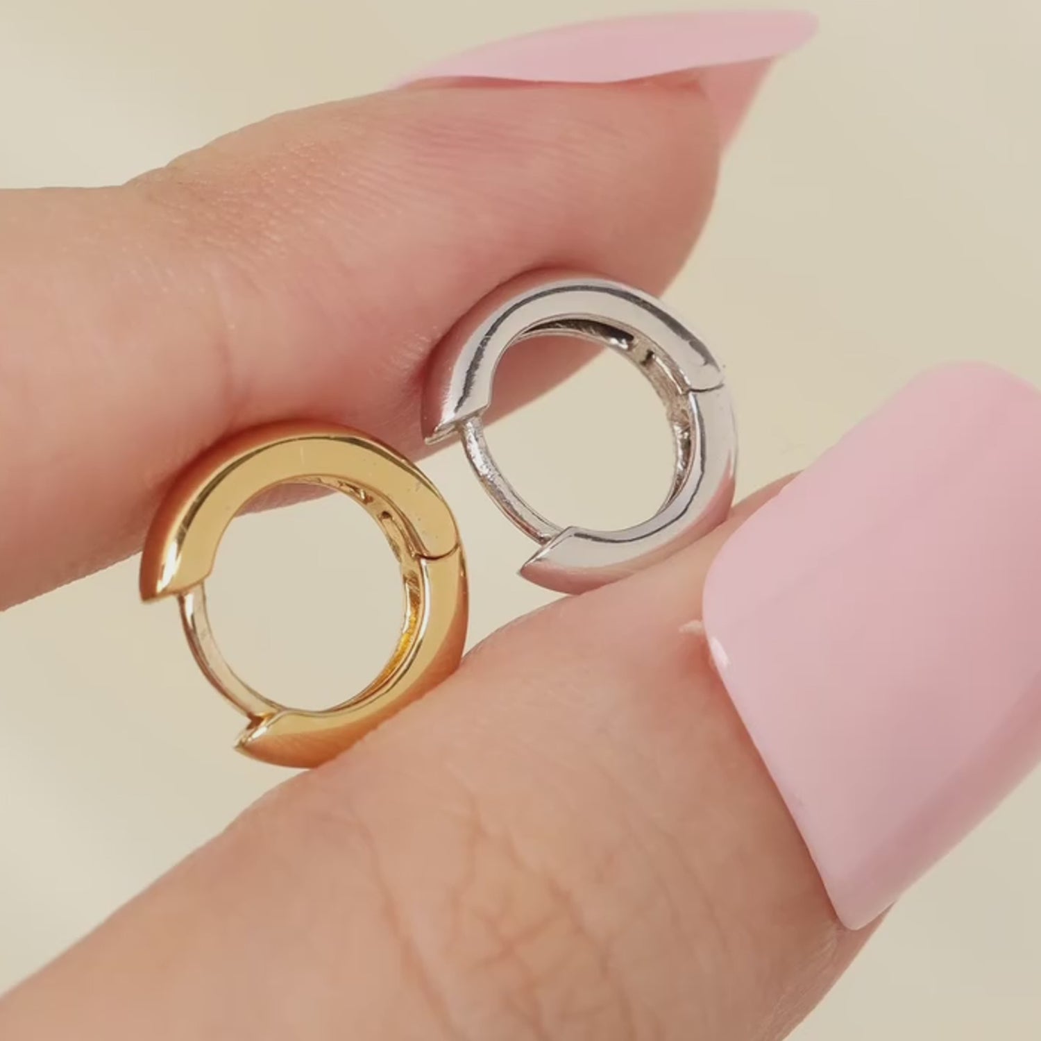 Color:Gold
Color:Silver