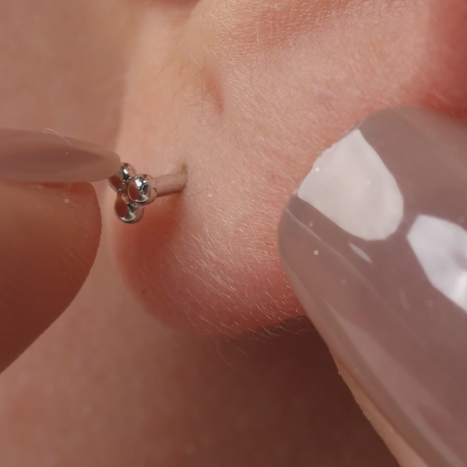 Color:White Gold
Post Length:6.5mm
Post Length:5mm
Post Length:8mm