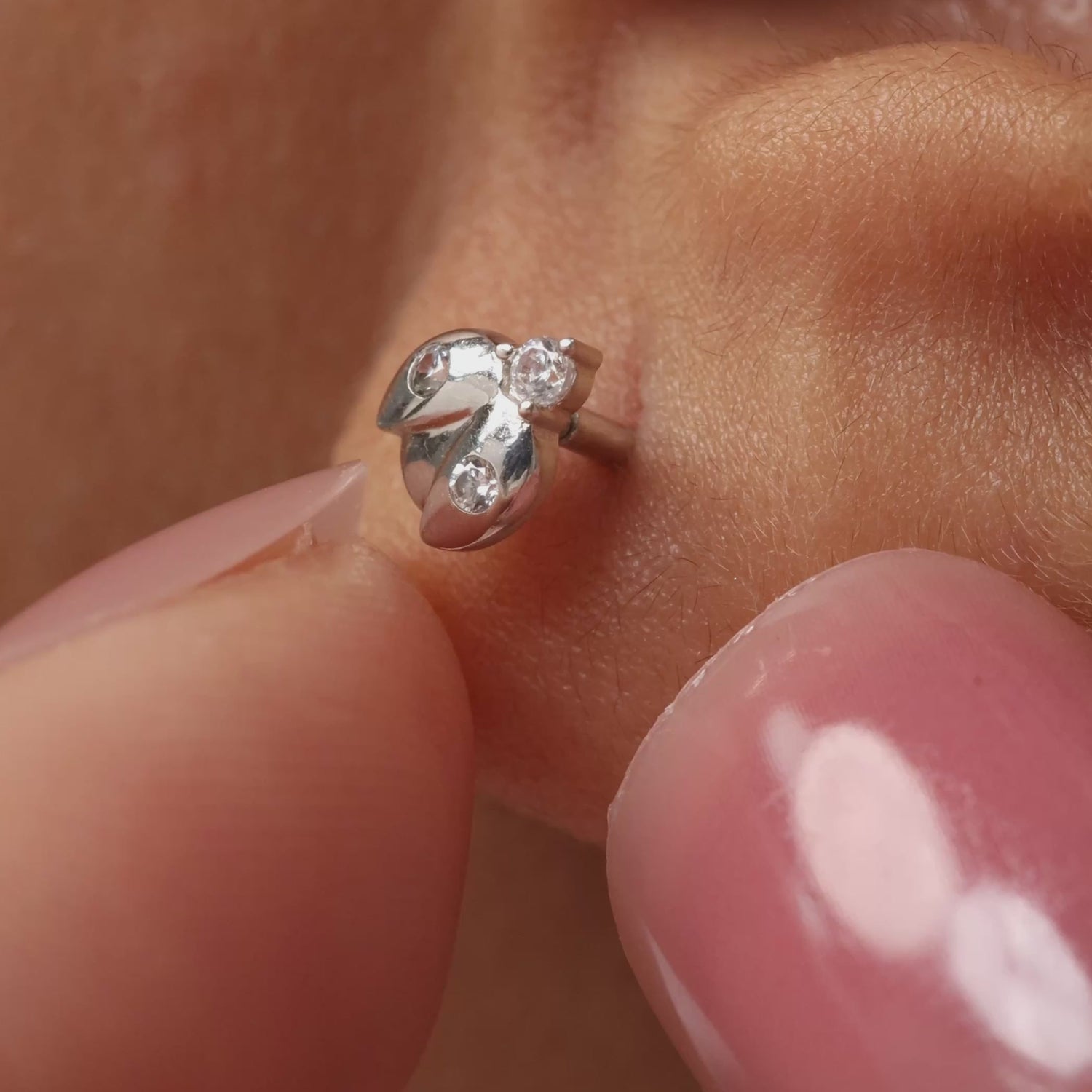 Color:White Gold
Post Length:6.5mm
Post Length:5mm
Post Length:8mm