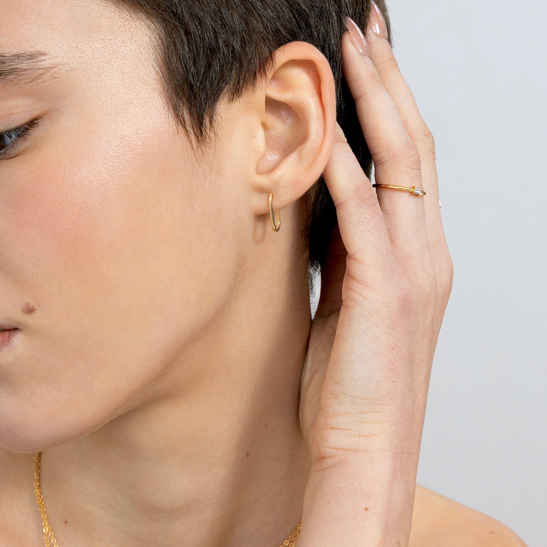 Minimalistyczny pierścionek baguette złoty