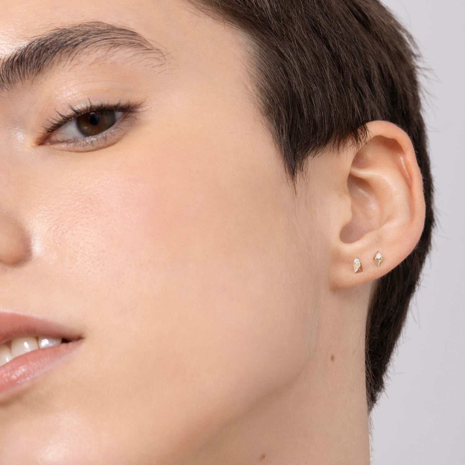 Color:Yellow Gold
Option:Single
Option:Pair