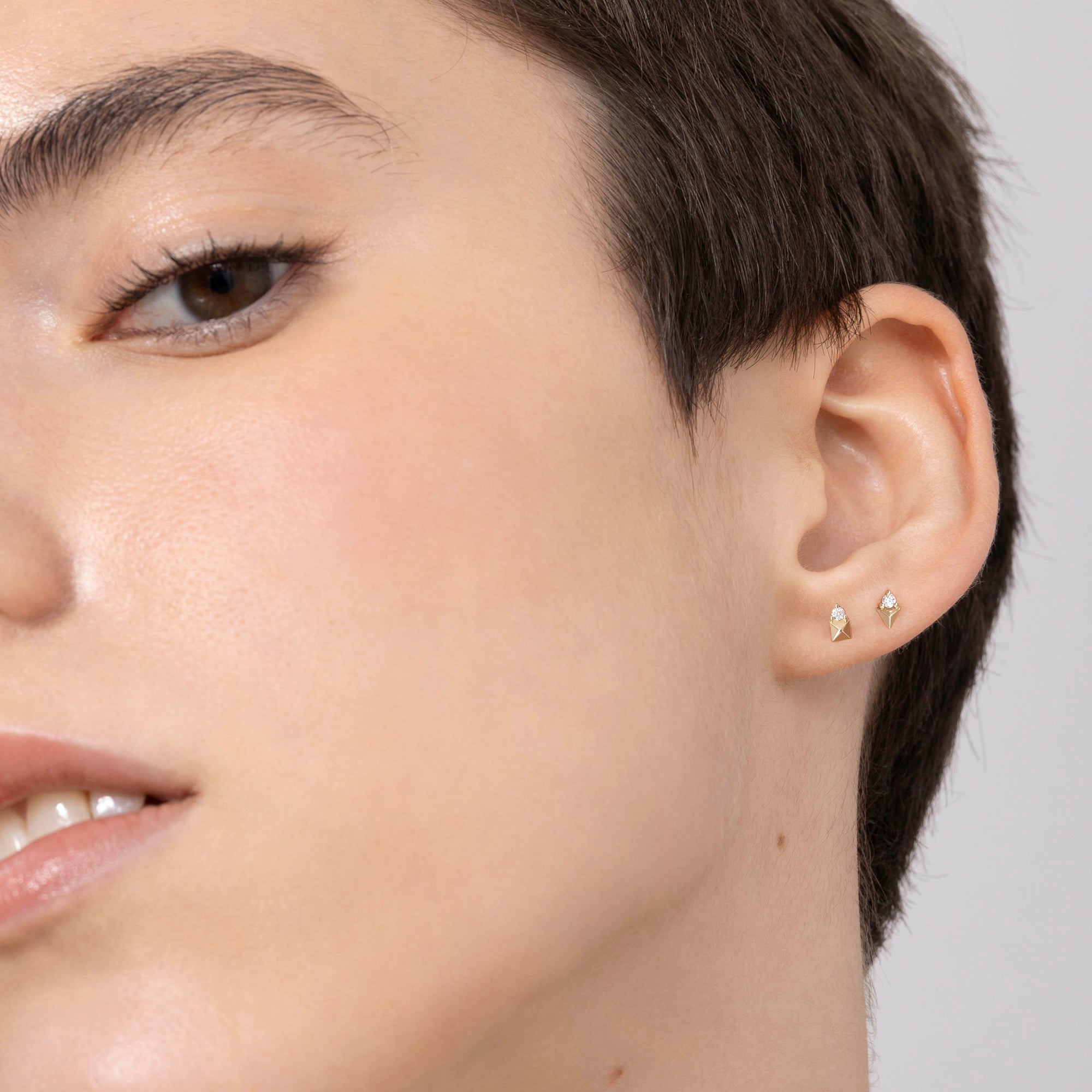 Color:Yellow Gold
Option:Single
Option:Pair