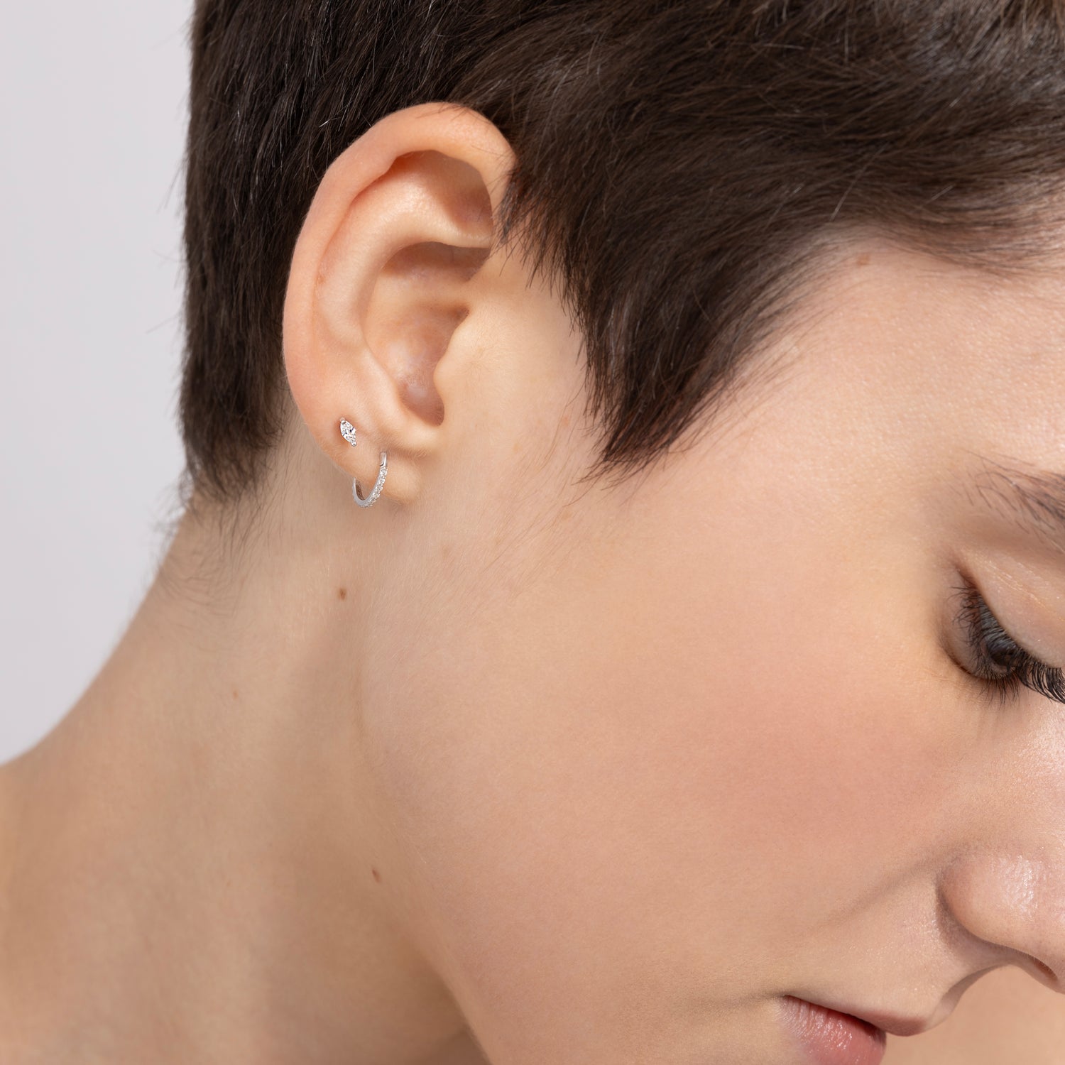 Color:White Gold
Option:Single
Option:Pair