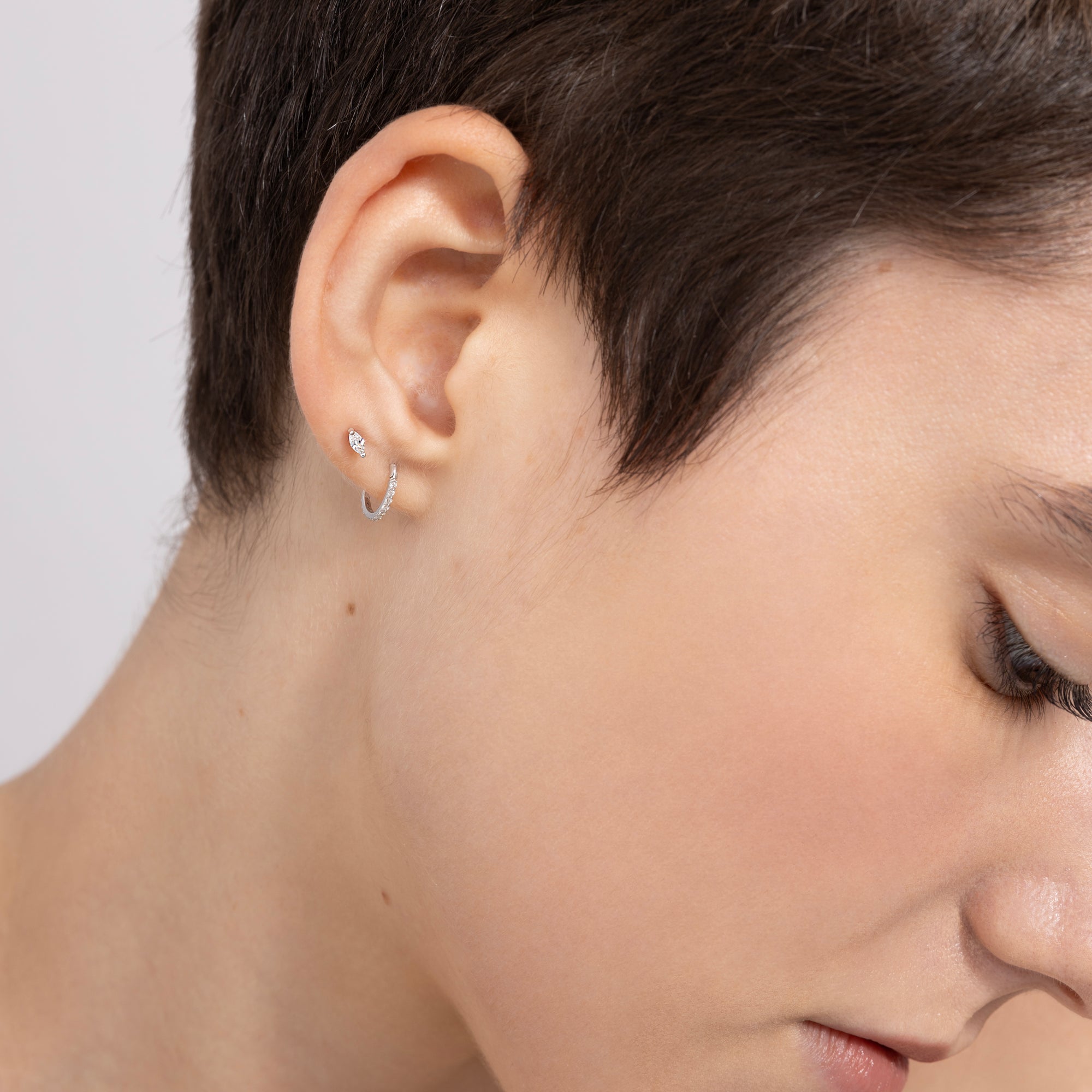 Color:White Gold
Option:Single
Option:Pair