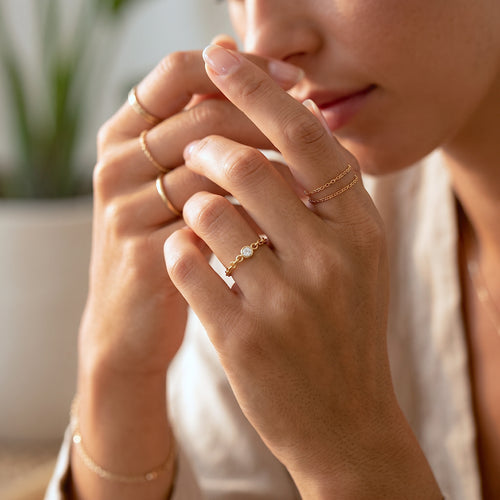 Cincin Bezel Jernih Rantai Mini