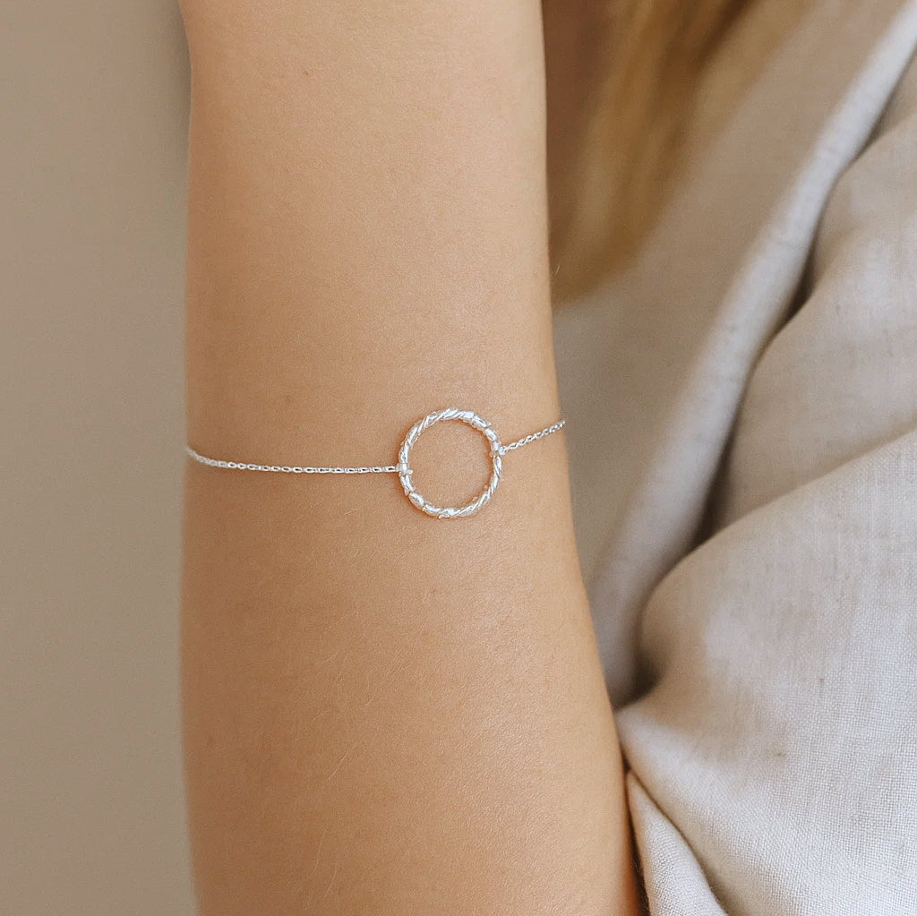 Circle Twist Bracelet