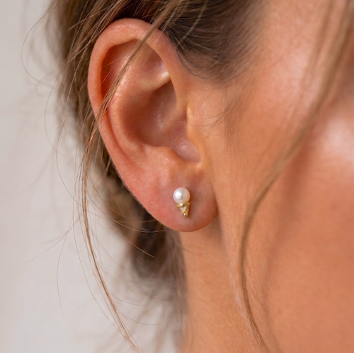 Pendiente Flatback de Cono de Helado con Perla de Agua Dulce en Oro Macizo de 14K