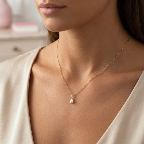 Minimal Water Pearl Necklace