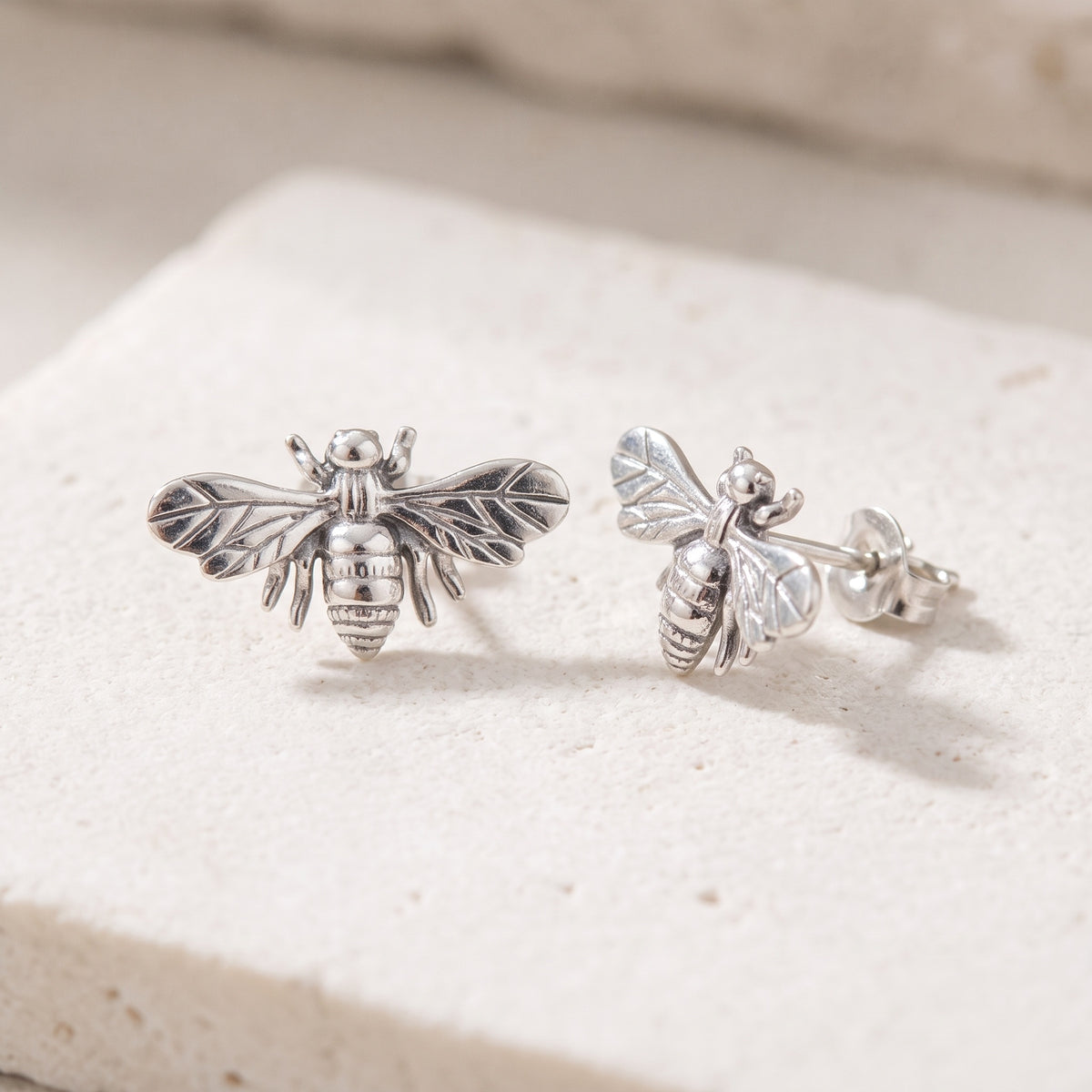 Luxe Bee Studイヤリング