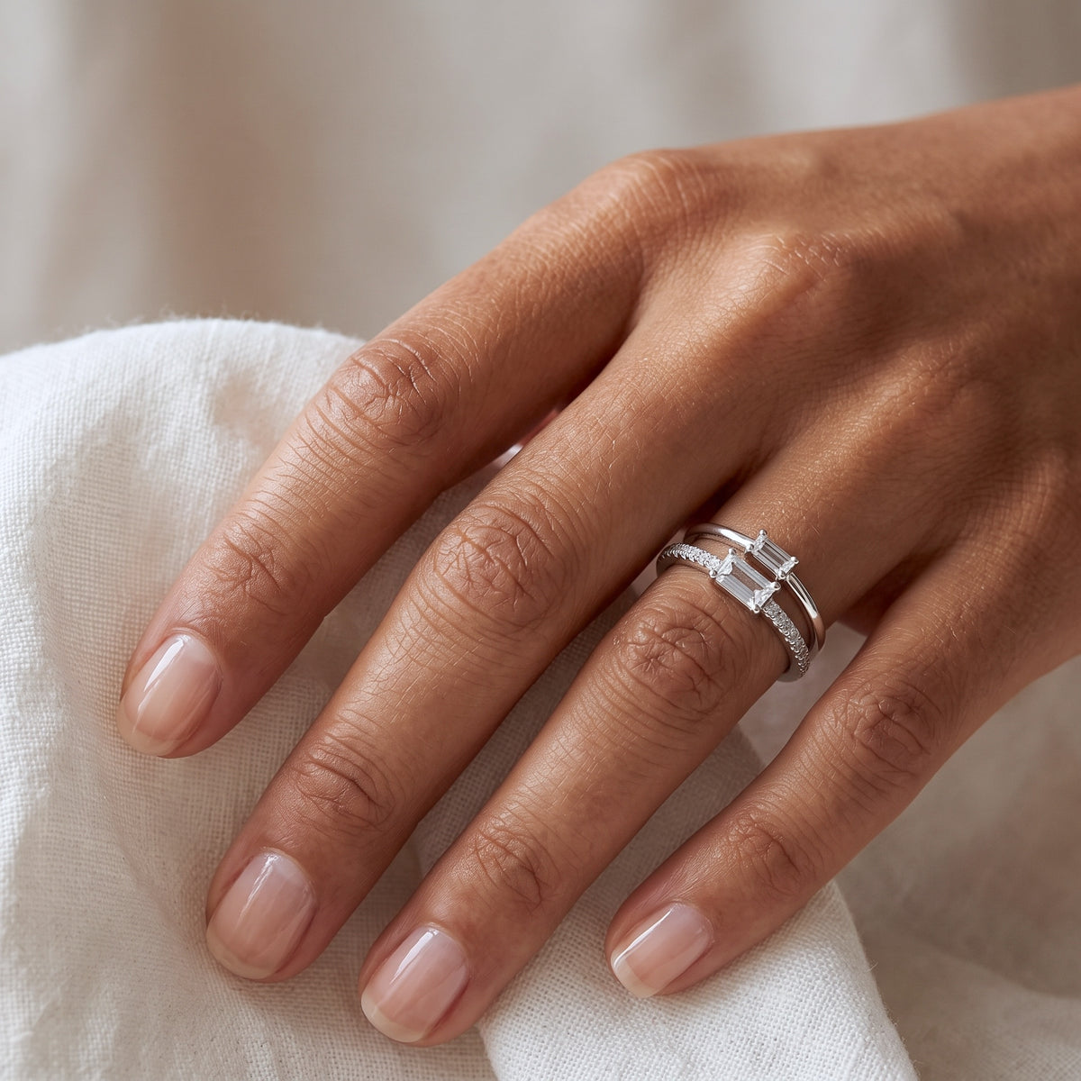 Oro de anillo de baguette mínimo