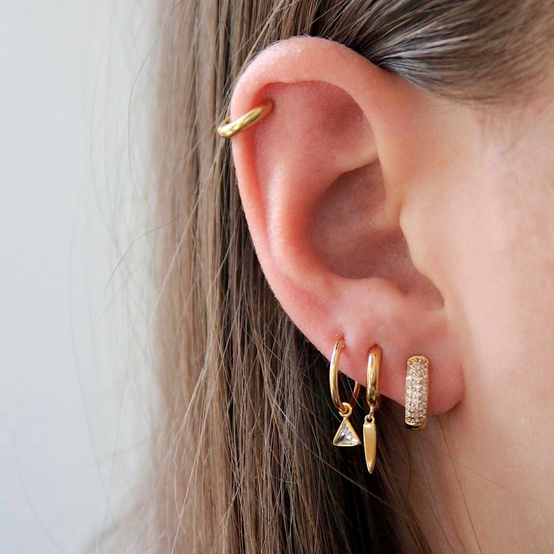 Small hugging outlet hoop earrings