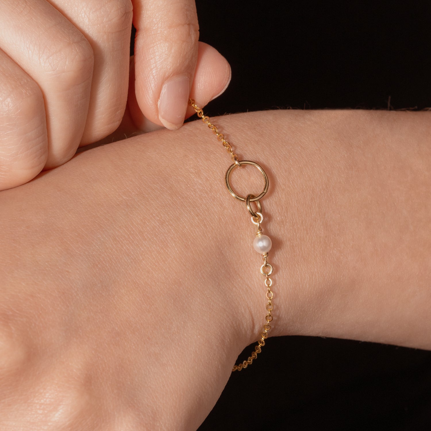 Simple shop pearl bracelet