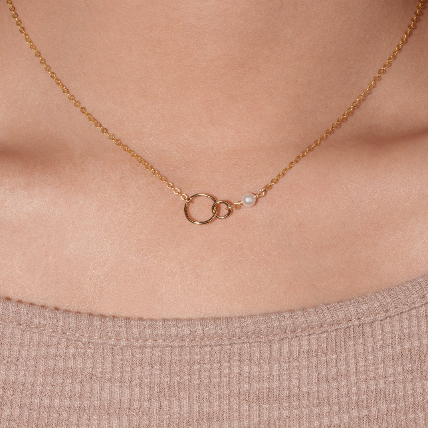 Interlocking Pearl Necklace