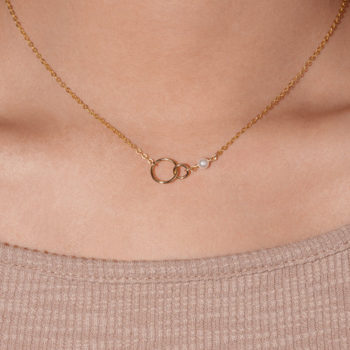 Interlocking Pearl Necklace