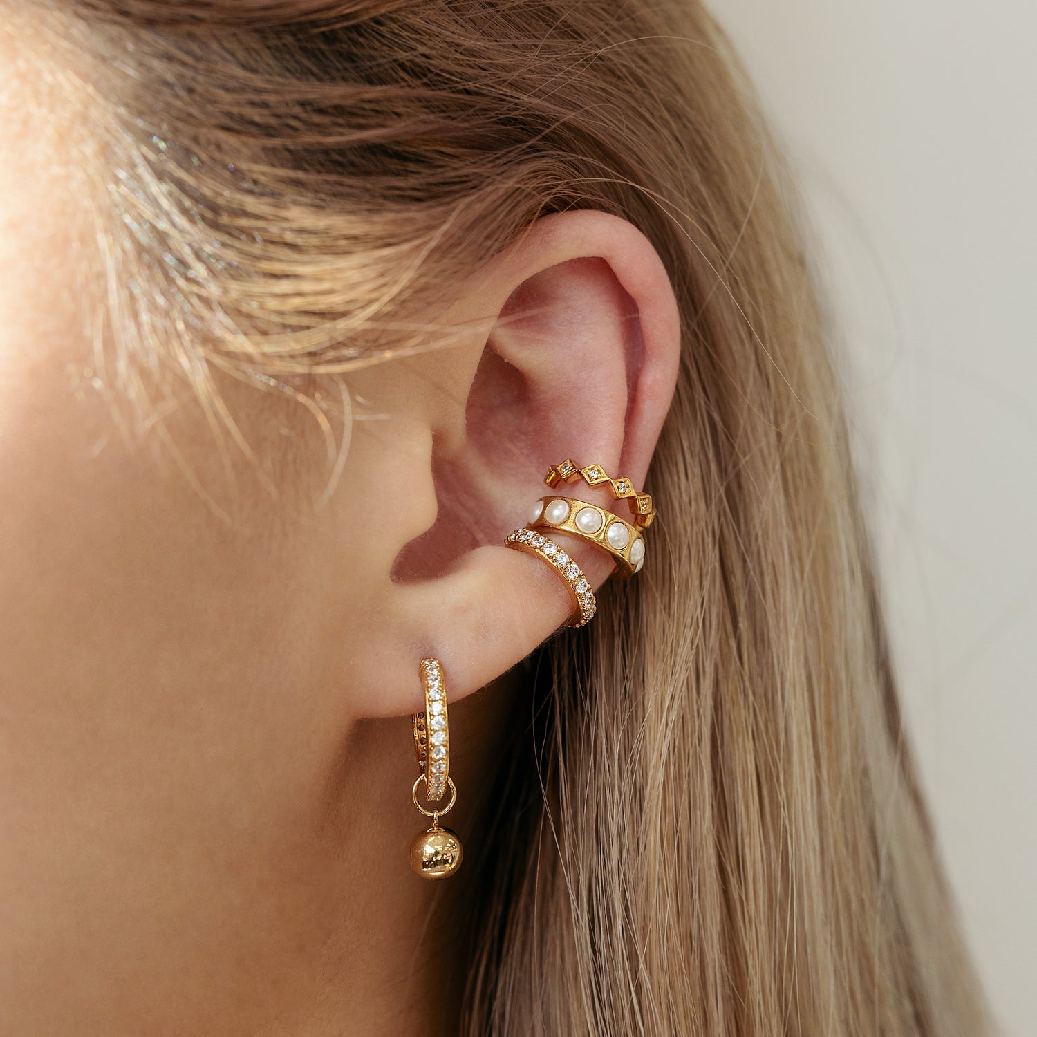 (Single) Pave Hug Clicker Hoop
